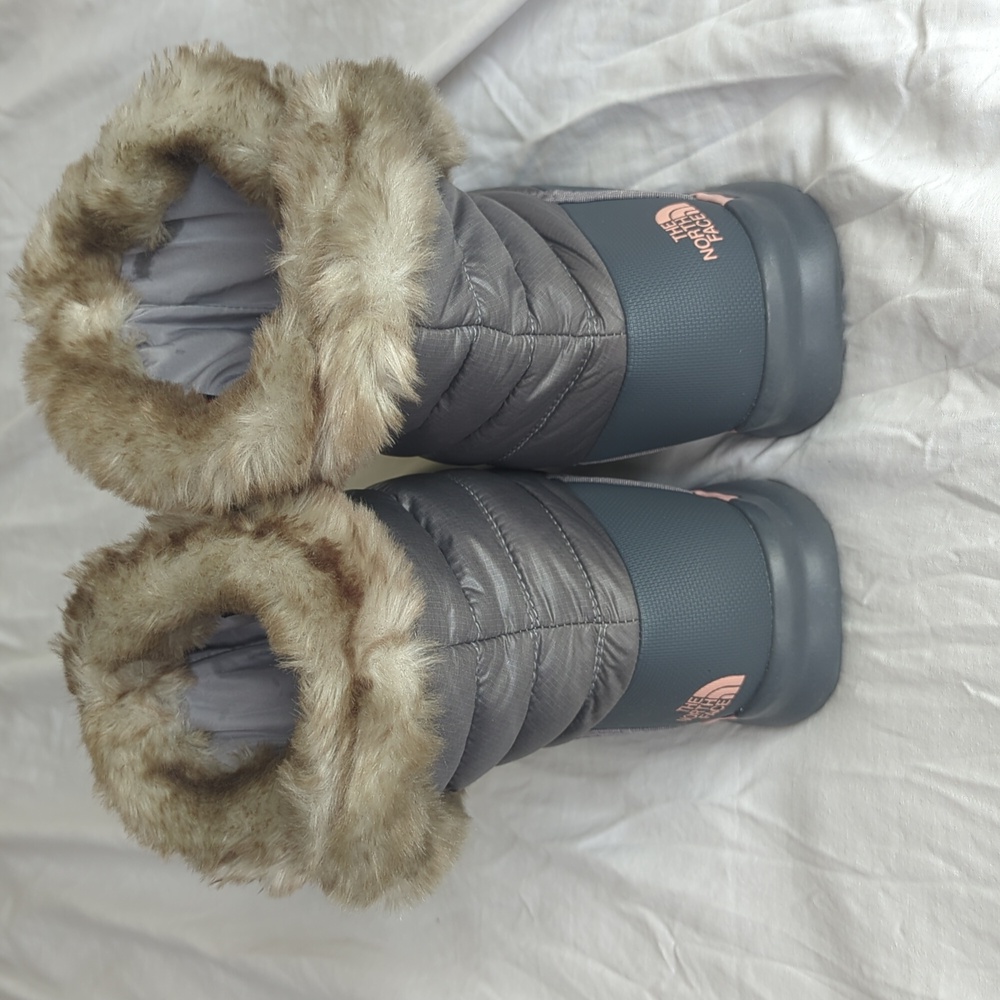 The North Face Women's Thermoball Microbaffle Bootie II - Picture 5 of 12